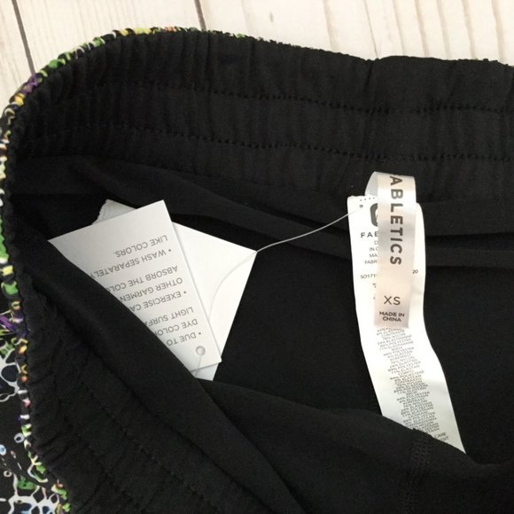 NWT Fabletics Athletic Running Workout Built-In
Spandex Shorts XS - Picture 5 of 7